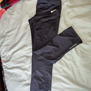 Black Nike quarter length dry fit leggings